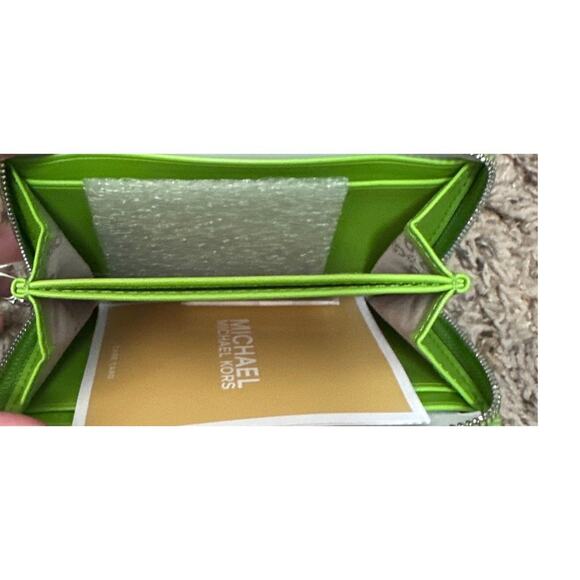 Michael Kors Leather Jet Set Card Case Pear Green New with tags - Picture 4 of 4